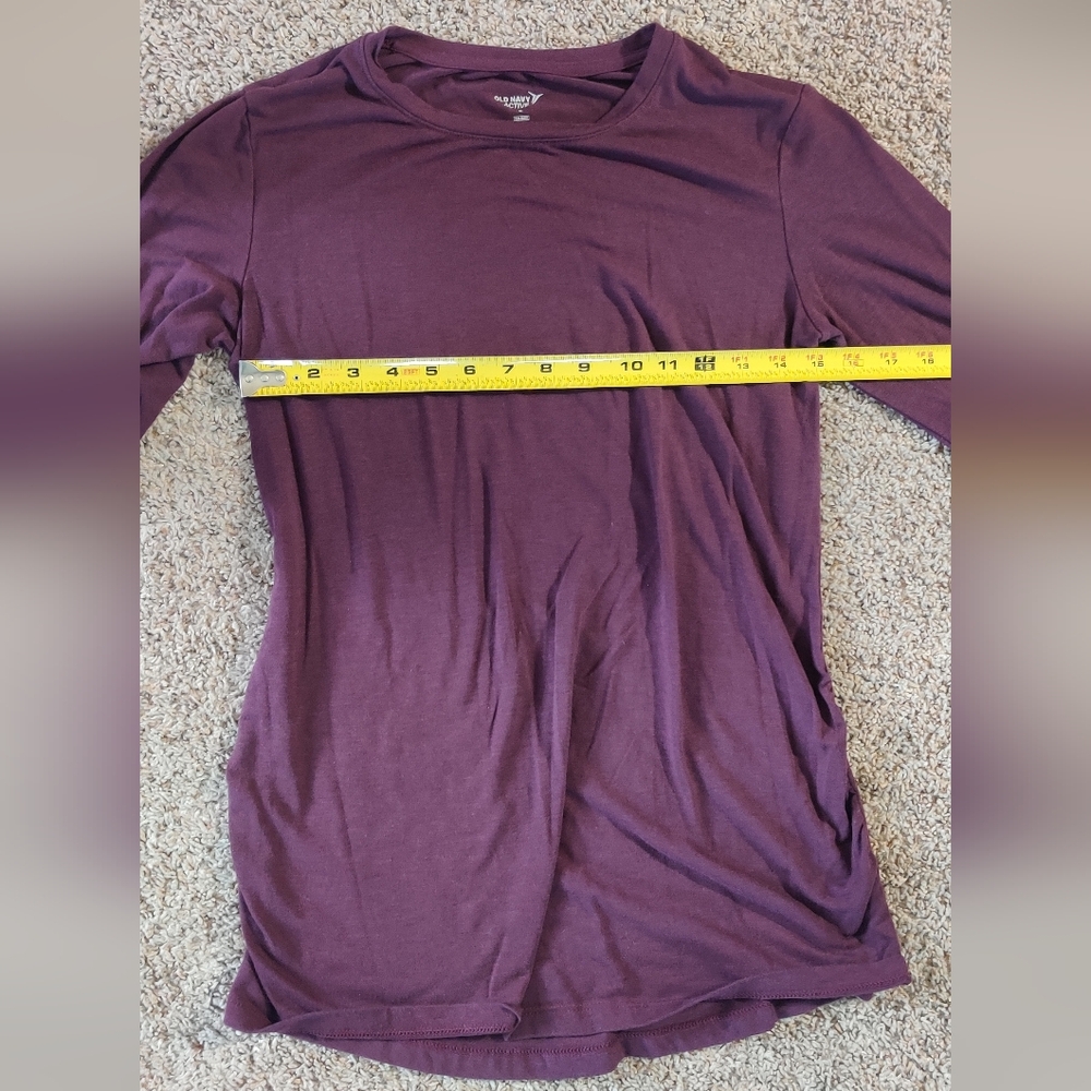 Old Navy Active Medium Go dry Maroon Long Sleeved Shirt